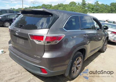 2015 Toyota Highlander Le Plus V6 z USA, uszkodzony, nr VIN 5TDBKRFHXFS119653